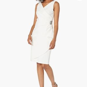 Alex Evenings Women's Slimming Short Ruched Dress.